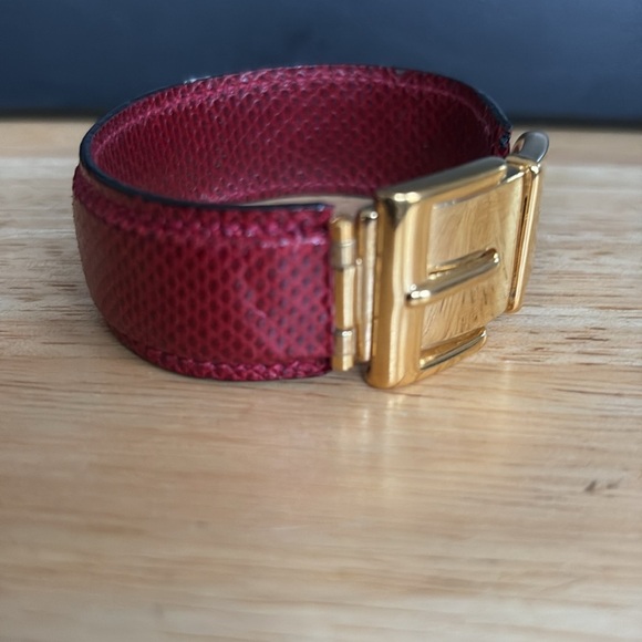 Gucci Vintage Red Lizard Hinged Cuff Bracelet - Picture 2 of 11